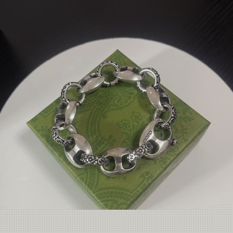 G*u*i bracelets